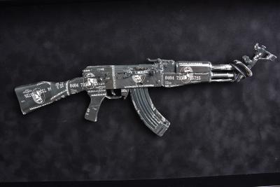 Van Apple - America Express Blackcard AK47, 2019 - Sculpture 2