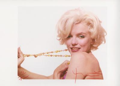 Bert Stern - Marilyn étire les perles, 2010 - Photographie signée 2