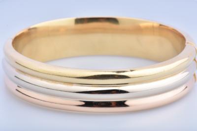 Bracelet en or tricolore 18 carats de 5.9 x 5.2 cm. 2