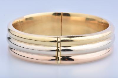 Bracelet en or tricolore 18 carats de 5.9 x 5.2 cm. 2