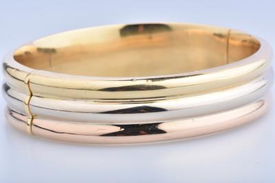 Bracelet en or tricolore 18 carats de 5.9 x 5.2 cm. 2