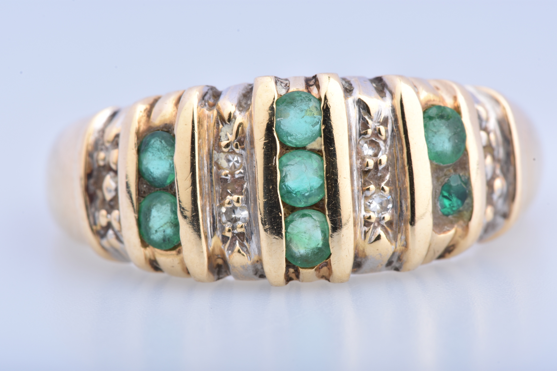Bague Cartier Or 18 Carats Avec 3 émeraudes Et 12 Diamants – 4,94 G, Occasion, France