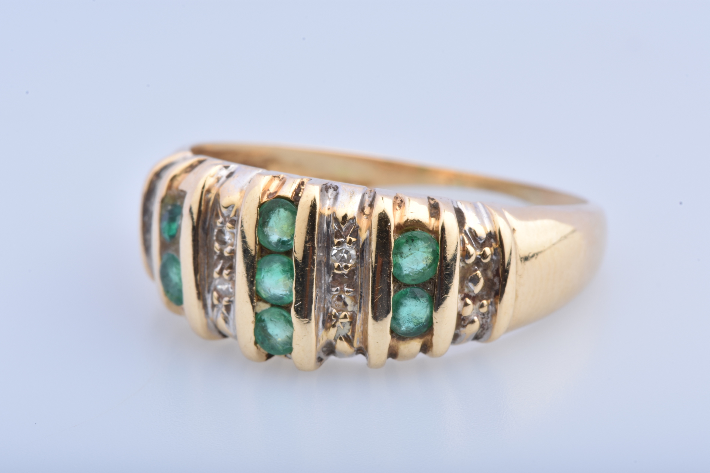Bague Cartier Or 18 Carats Avec 3 émeraudes Et 12 Diamants - 4,94 Grammes - Occasion, Fabriquée En France