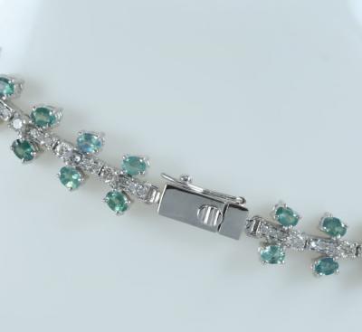 Collier en or blanc de 22,59 ct. Alexandrites et diamants de 14,52 ct, certifié IGI 14 K / 585 2