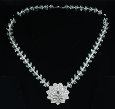 Collier en or blanc de 22,59 ct. Alexandrites et diamants de 14,52 ct, certifié IGI 14 K / 585 2