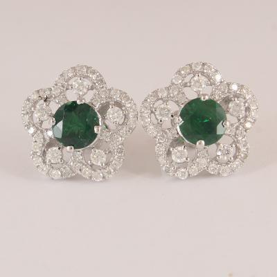 Boucles d’oreilles en or blanc avec grenats tsavorites et diamants de 14 K / 585 2