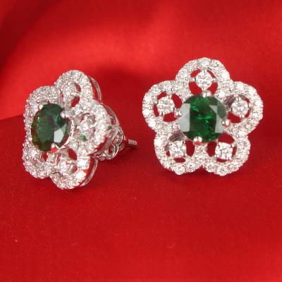 Boucles d’oreilles en or blanc avec grenats tsavorites et diamants de 14 K / 585 2