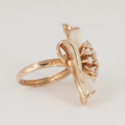 Bague en or rose avec diamant de créateur et nacre, 14 carats / 585 2