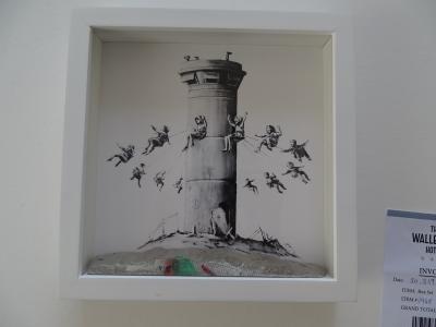 BANKSY (d’après)  - Walled Off Hotel, 2019, Impression et sculpture 2
