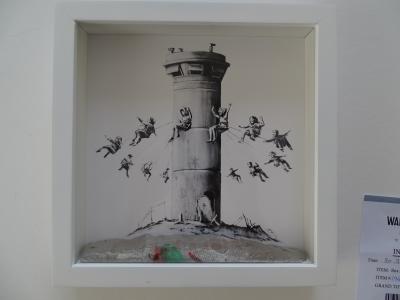 BANKSY (d’après)  - Walled Off Hotel, 2019, Impression et sculpture 2