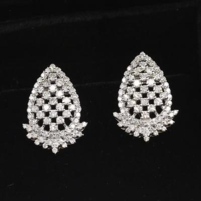 Boucles d’oreilles en or blanc avec diamants 2