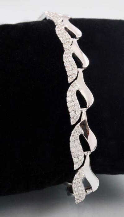 Bracelet de diamants en or blanc avec feuilles 2