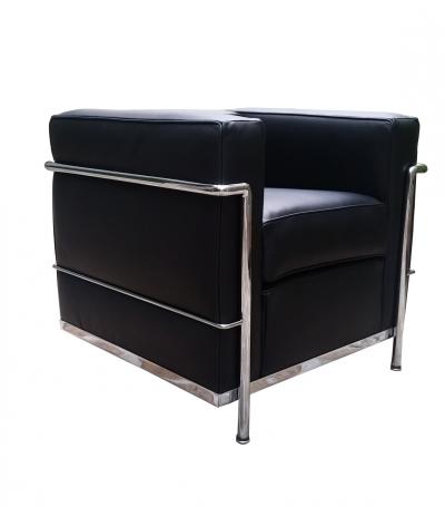 Le Corbusier - Paire de Fauteuil LC2 cuir noir, Circa 2010 2