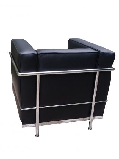 Le Corbusier - Paire de Fauteuil LC2 cuir noir, Circa 2010 2