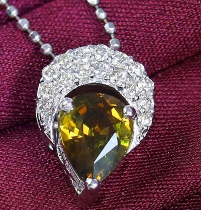 Collier en or blanc avec pendentif alexandrite et diamants 2
