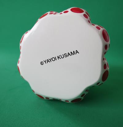 Yayoi KUSAMA (nachher) – Dots Obsession (Kürbisrot) – Skulptur 2
