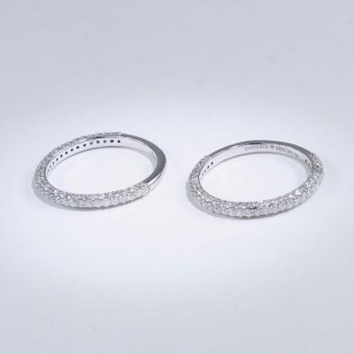 Ensemble de deux bagues en or blancs avec pavage de diamants 2