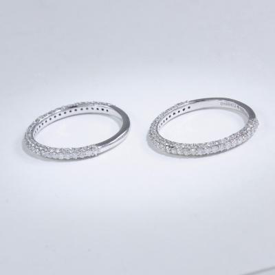 Ensemble de deux bagues en or blancs avec pavage de diamants 2