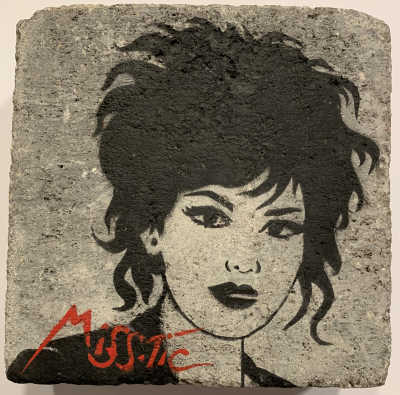 MISS.TIC - Sorcière par hérédité - Sculpture sur pavé 2