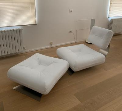 Oscar NIEMEYER - Fauteuil et son Ottoman modèle 