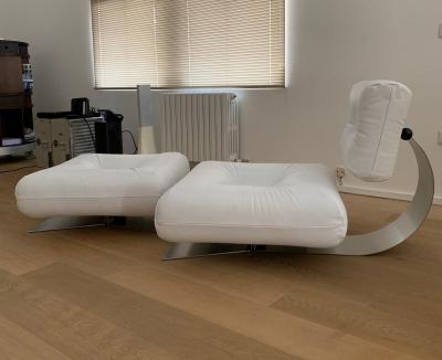 Oscar NIEMEYER - Fauteuil et son Ottoman modèle 