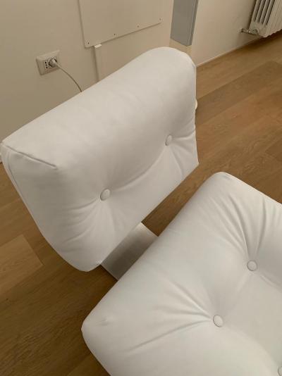 Oscar NIEMEYER - Fauteuil et son Ottoman modèle 