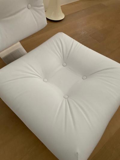 Oscar NIEMEYER - Fauteuil et son Ottoman modèle 