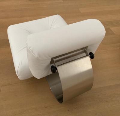 Oscar NIEMEYER - Fauteuil et son Ottoman modèle 