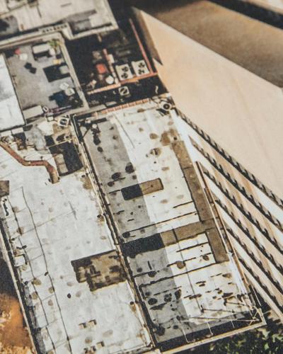 JR, Migrants, Mayra, Eye In The Lower East Side, New York City, USA, 2018,Impression lithographique 10 couleurs 2