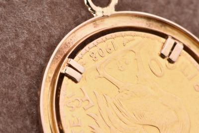 Pendentif médaille en or  jaune 18 carats, pièce de 20 Francs Coq datée de 1908 2