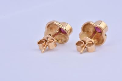 Boucles d’oreille puces d’oreille en or jaune 18 carats, ornées de rubis et de diamants 2