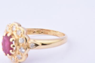 Bague marguerite solitaire rubis et diamants en or jaune 2