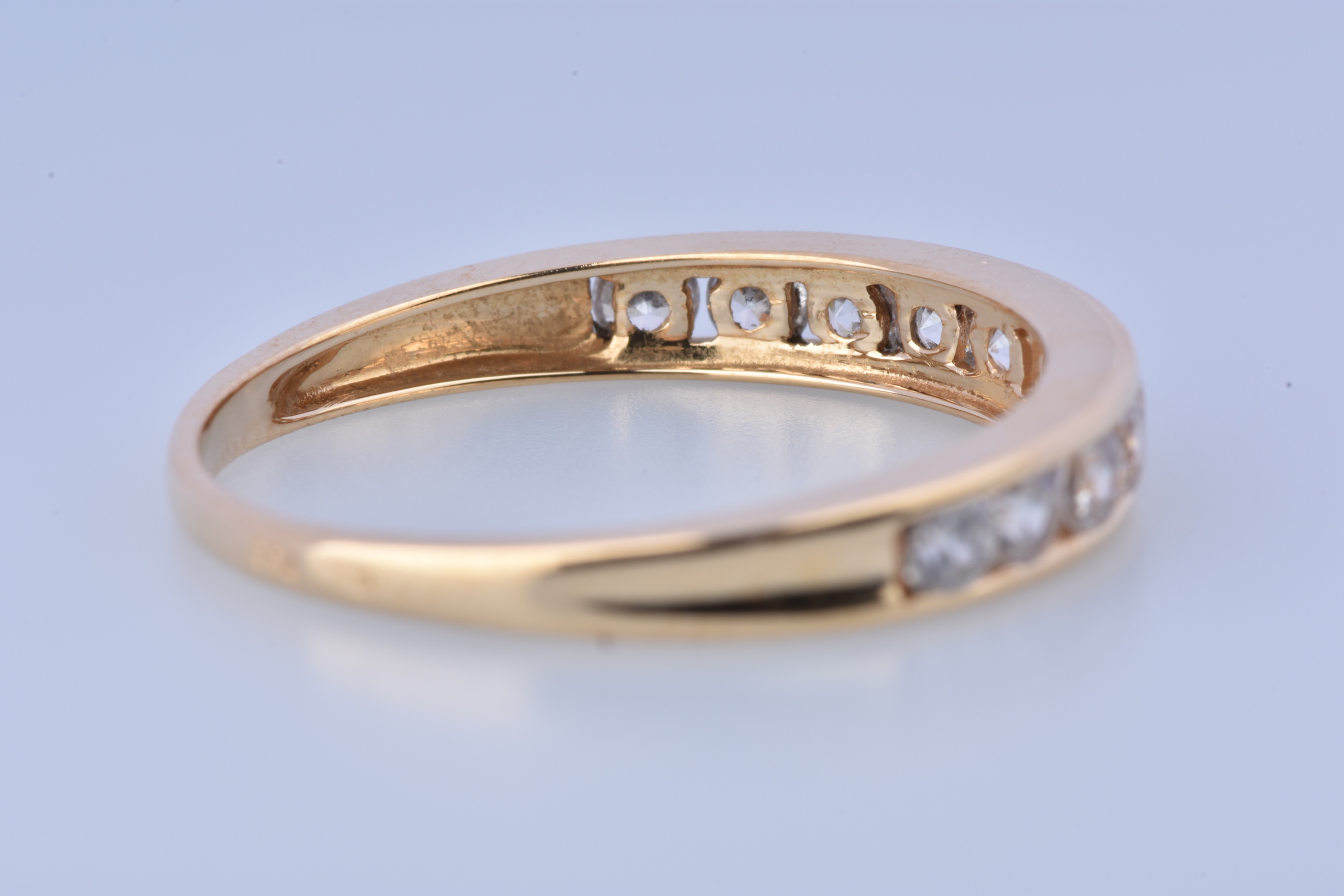Oxides wedding band in 18 carat yellow gold (750