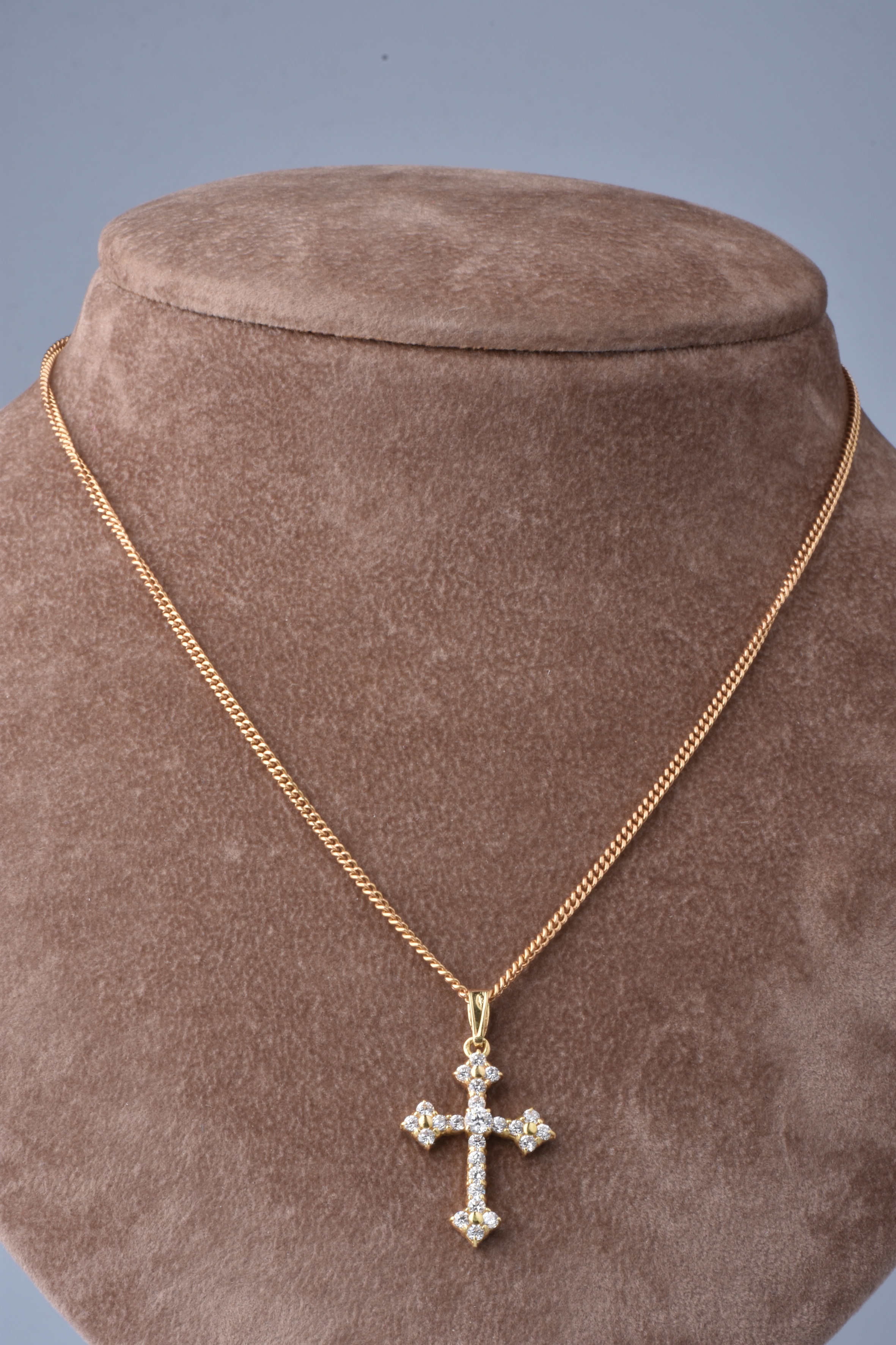 Pendentif Croix En Or Jaune 18 Carats Sertie De Zirconium - Bijou Religieux Occasion Très Bon état