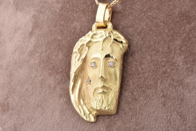 Oxides pendant face of Jesus Christ in 18k yellow gold 2