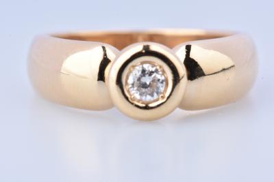 Bague solitaire diamant en or jaune 18 carats 2