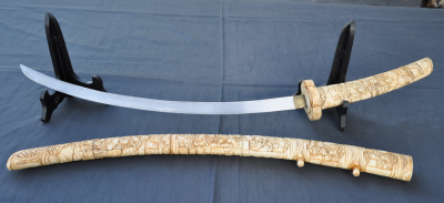 Japon- Époque Meiji, Sabre Katana courbé en ivoire 2