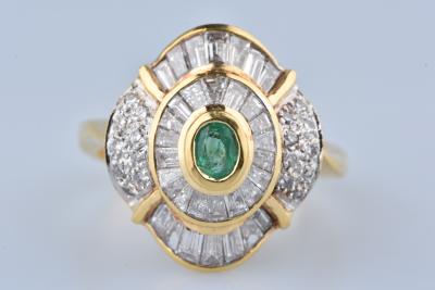 Bague en or jaune 18 carats sertie émeraude et diamants 2