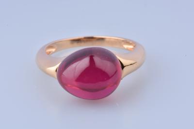 Prächtiger Solitärring aus Gelbgold, bestehend aus einem synthetischen Cabochon-Rubin von 10,65 ct 2