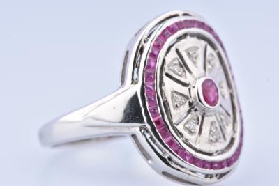 Bague tête ovale en en or blanc pavée de rubis et de diamants 2