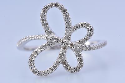 Bague papillon de diamants en en or blanc 18 carats 2