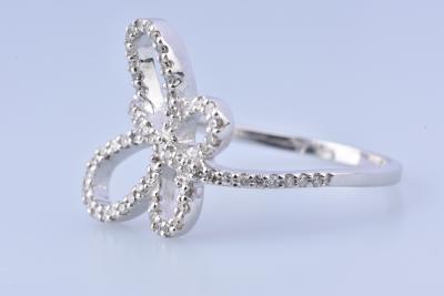 Bague papillon de diamants en en or blanc 18 carats 2