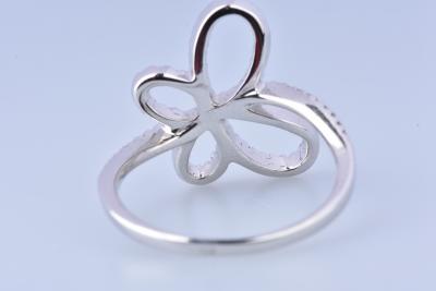 Bague papillon de diamants en en or blanc 18 carats 2