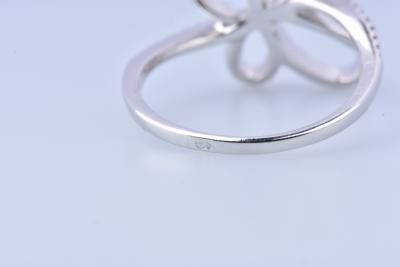 Bague papillon de diamants en en or blanc 18 carats 2