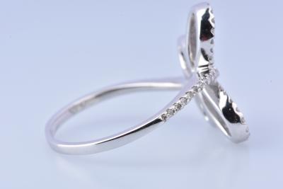 Bague papillon de diamants en en or blanc 18 carats 2