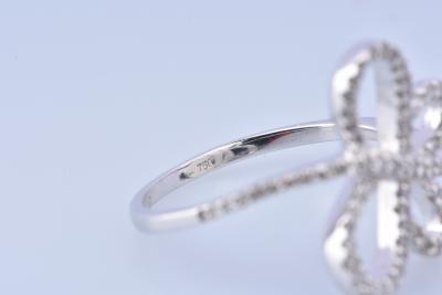 Bague papillon de diamants en en or blanc 18 carats 2