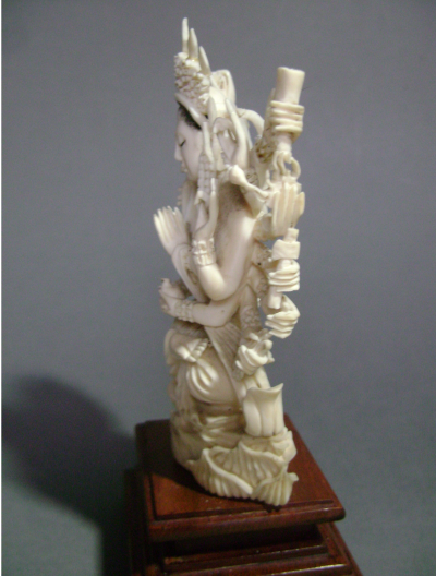 Inde, 1920-30, Bodhitsattva en ivoire. 2