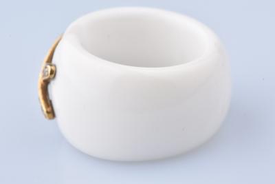 Bague en Agathe blanche et en or dotée de 14 diamants 2