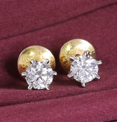 Boucles d’oreilles avec diamant solitaire en or jaune 2