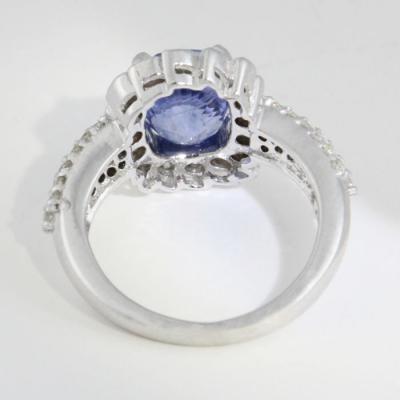 Bague en or blanc avec saphirs bleus et diamants 2